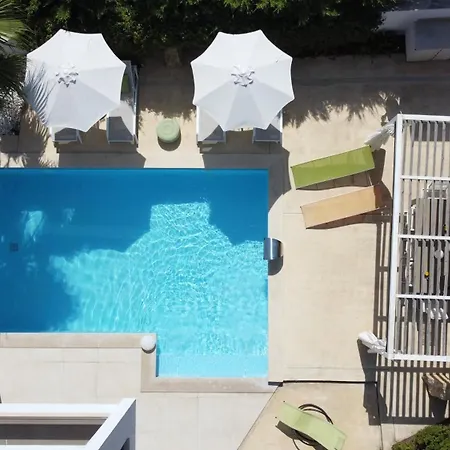 Villa Douglas - Private Pool, Bbq, 4bdrms, View
