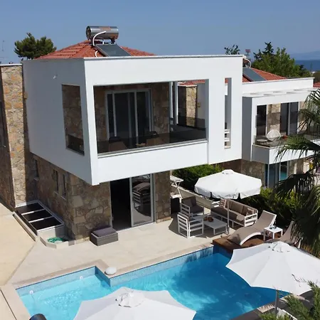 Villa Douglas - Private Pool, Bbq, 4bdrms, View Pefkochori