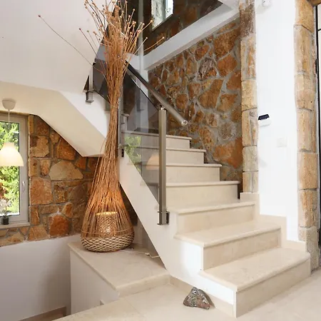 Villa Douglas - Private Pool, Bbq, 4bdrms, View