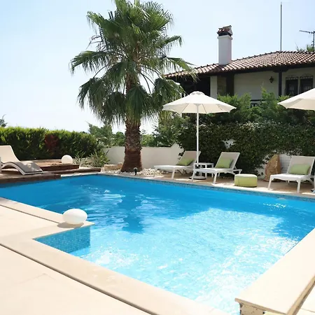 Villa Douglas - Private Pool, Bbq, 4bdrms, View Pefkochori