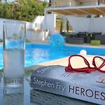 Villa Douglas - Private Pool, Bbq, 4bdrms, View