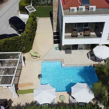 Douglas - Private Pool, Bbq, 4bdrms, View