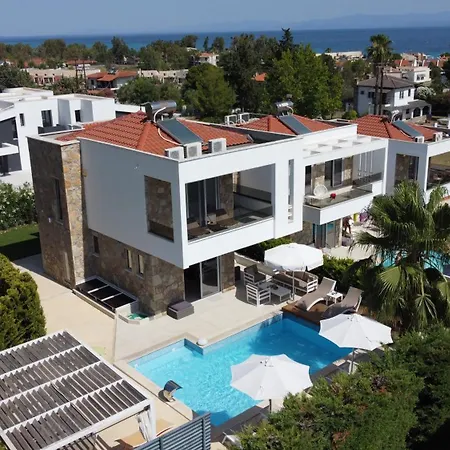 Villa Douglas - Private Pool, Bbq, 4bdrms, View