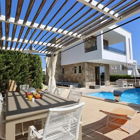 Villa Douglas - Private Pool, Bbq, 4bdrms, View Pefkochori