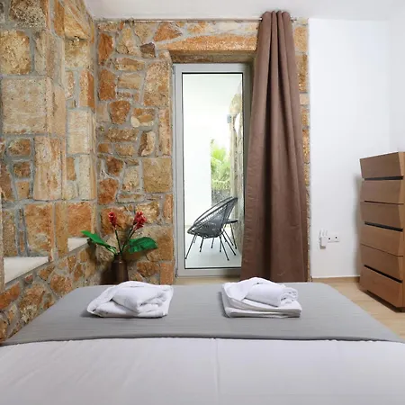 Villa Douglas - Private Pool, Bbq, 4bdrms, View