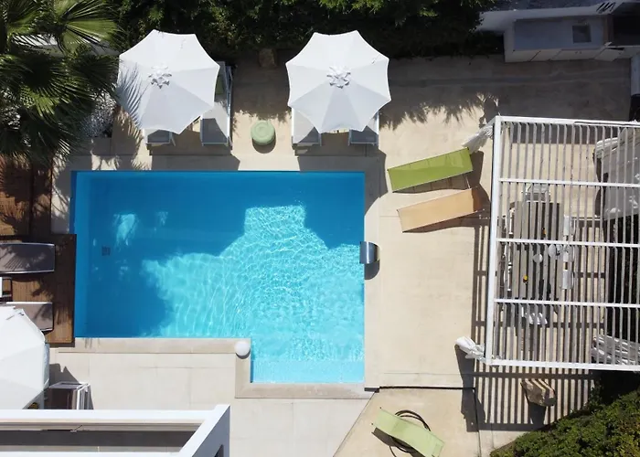 Villa Douglas - Private Pool, Bbq, 4bdrms, View