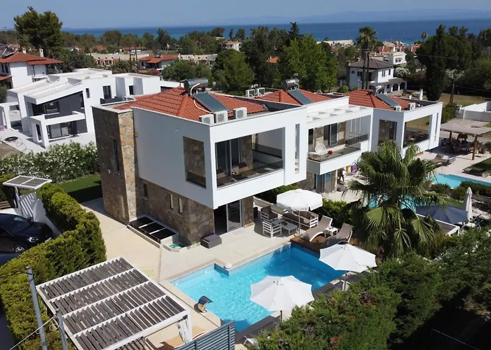 Villa Douglas - Private Pool, Bbq, 4bdrms, View