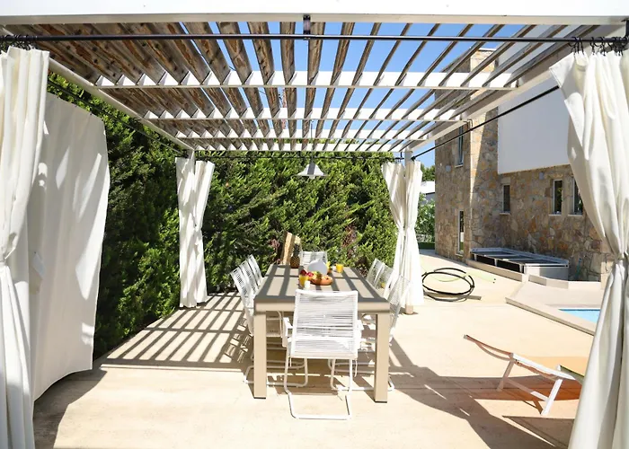 Douglas - Private Pool, Bbq, 4bdrms, View Villa *