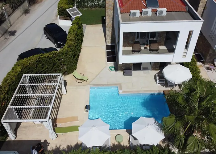 Douglas - Private Pool, Bbq, 4bdrms, View
