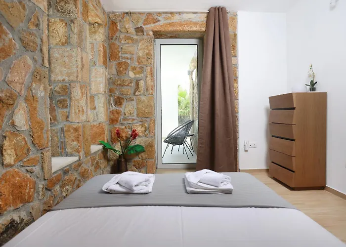 Vilă Douglas - Private Pool, Bbq, 4bdrms, View